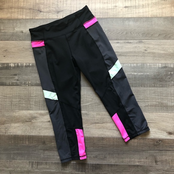 Betsey Johnson Pants - BETSEY JOHNSON | Workout Capris Gym Chic Leggings